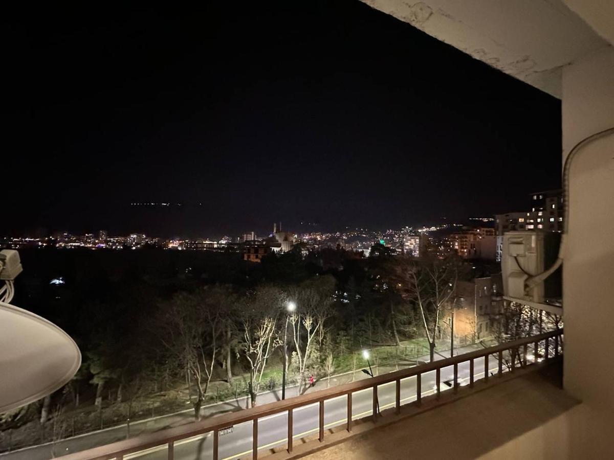 5 Rooms Near 300 Aragveli Metro Station ティビリシ エクステリア 写真
