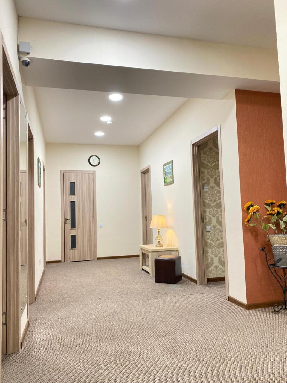 5 Rooms Near 300 Aragveli Metro Station ティビリシ エクステリア 写真