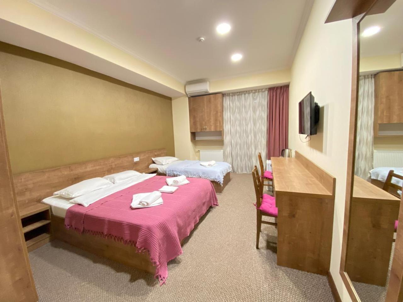 5 Rooms Near 300 Aragveli Metro Station ティビリシ 部屋 写真