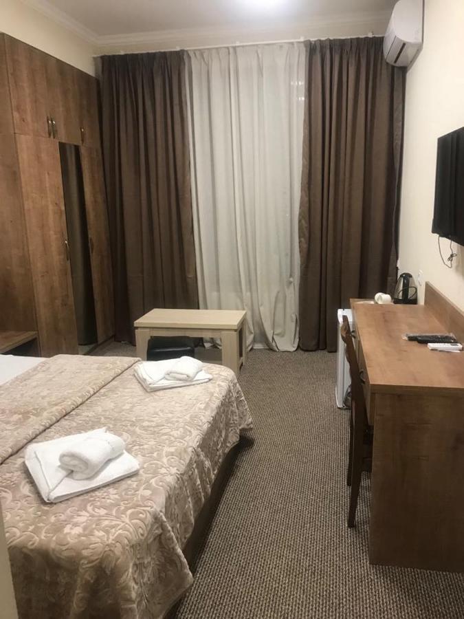 5 Rooms Near 300 Aragveli Metro Station ティビリシ エクステリア 写真